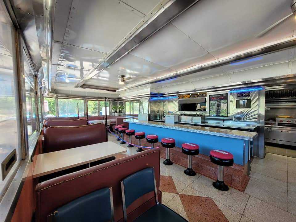 Dolly's Diner 15673