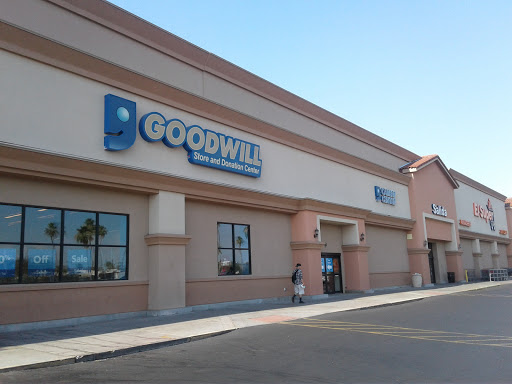 Thrift Store «32nd St & Thomas Goodwill Retail Store, Donation Center & Career Center», reviews and photos, 3130 E Thomas Rd, Phoenix, AZ 85016, USA