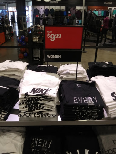 Clothing Store «Nike Factory Store», reviews and photos, 1101 Outlet Collection Way, Auburn, WA 98001, USA