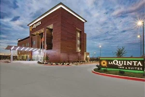 La Quinta Inn & Suites by Wyndham San Marcos Outlet Mall image