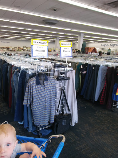 Thrift Store «Goodwill Colonial Heights Retail Store», reviews and photos