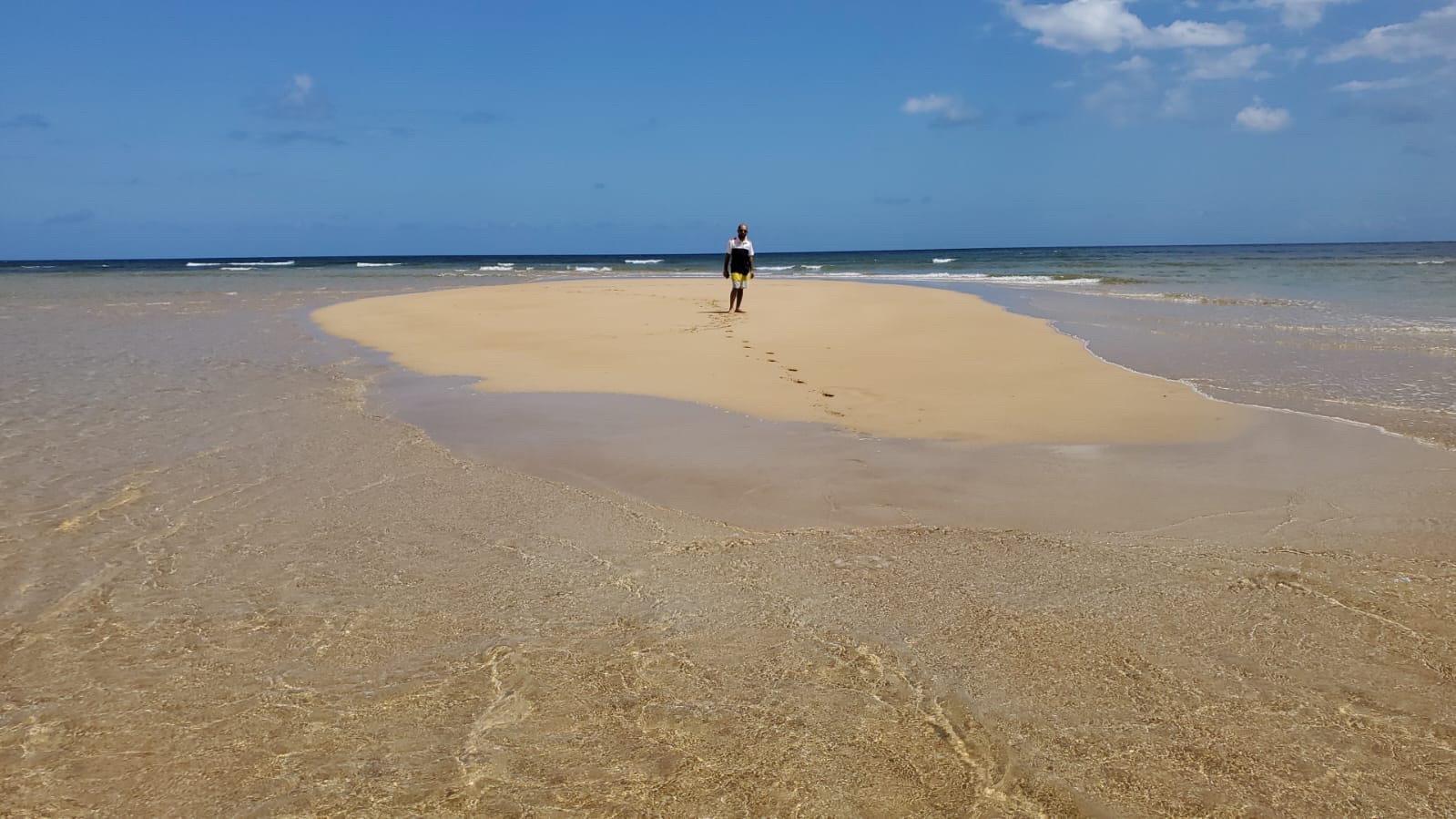 Foto av Plage de Moya med en rak kustlinje