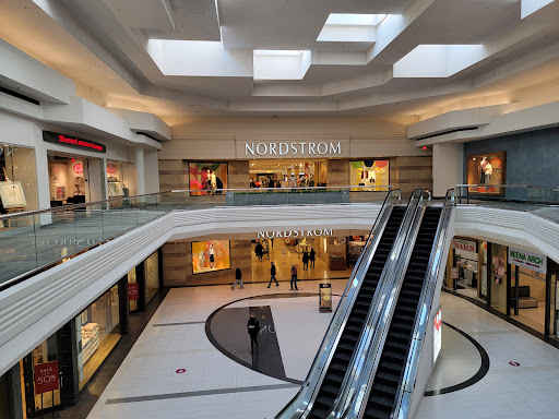 Shopping Mall «Woodfield Mall», reviews and photos, 5 Woodfield Mall, Schaumburg, IL 60173, USA