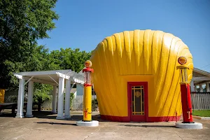 Shell-Shaped Shell Station (Historic Landmark) image