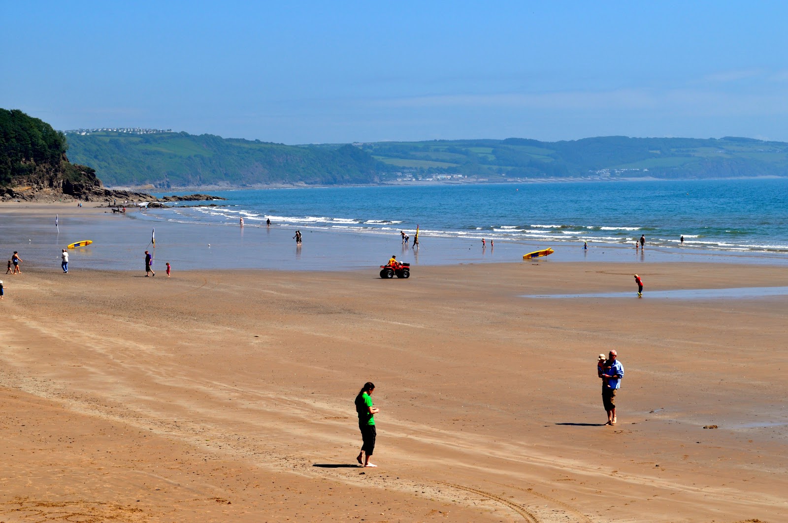 Photo of Saundersfoot beach with blue pure water surface