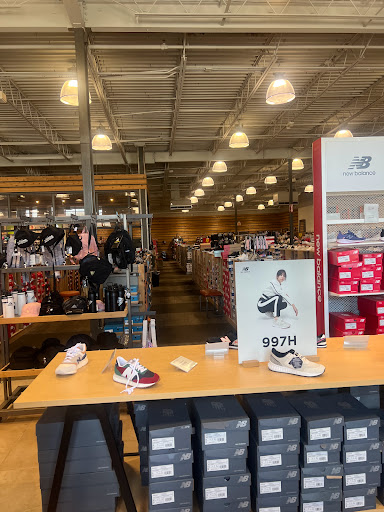 Shoe Store «DSW Designer Shoe Warehouse», reviews and photos, 43713 W Oaks Dr, Novi, MI 48377, USA