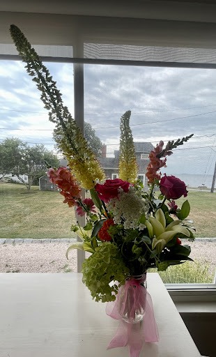 Florist «Guilford White House Florist», reviews and photos, 966 Boston Post Rd, Guilford, CT 06437, USA