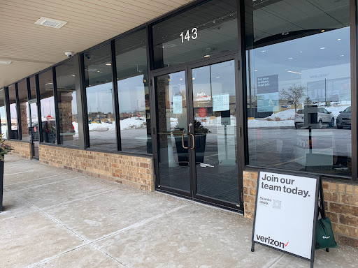 Cell Phone Store «Verizon», reviews and photos, 143 Danada Square W, Wheaton, IL 60189, USA