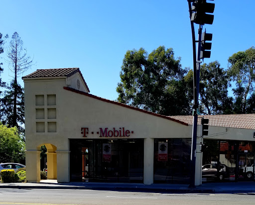 Cell Phone Store «T-Mobile», reviews and photos, 300 Davis St, San Leandro, CA 94577, USA