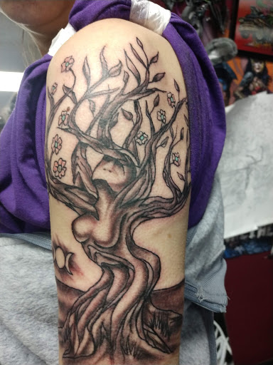 Tattoo Shop «Stained in pain tattoos», reviews and photos, 4211 N Milwaukee Ave, Chicago, IL 60641, USA