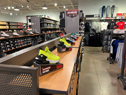 Sporting Goods Store «Nike Factory Store», reviews and photos, 1 Outlet Blvd #600, Wrentham, MA 02093, USA