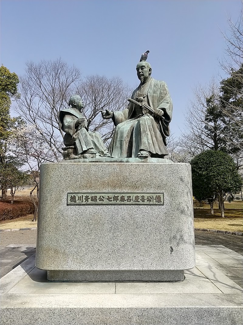徳川斉昭公・七郎麻呂 (慶喜公) 像