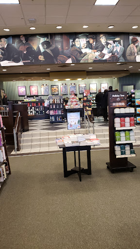 Book Store «Barnes & Noble», reviews and photos, 1245 NY-300, Newburgh, NY 12550, USA
