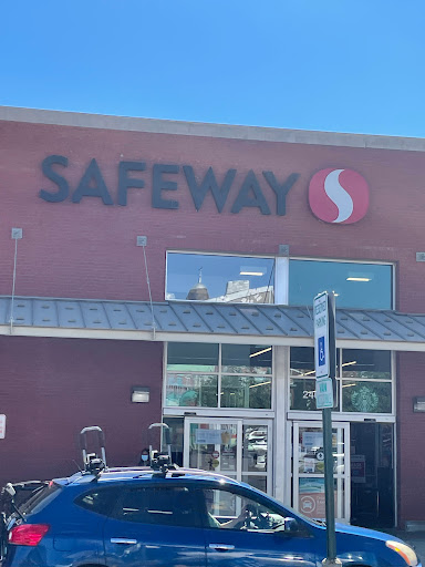 Grocery Store «Safeway», reviews and photos, 2401 N Charles St, Baltimore, MD 21218, USA