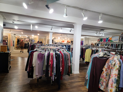 Thrift Store «Re-Uzit Shop of New Holland», reviews and photos, 707 W Main St, New Holland, PA 17557, USA