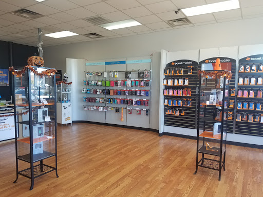 Telecommunications Service Provider «Boost Mobile Store by Warsaw Wireless - Kenard», reviews and photos, 4770 Kenard Ave, Cincinnati, OH 45232, USA