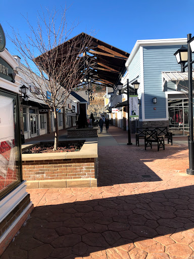 Fashion Accessories Store «Michael Kors», reviews and photos, 80 Premium Outlets Blvd Suite 323, Merrimack, NH 03054, USA