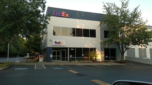 Shipping and Mailing Service «FedEx Ship Center», reviews and photos, 2503 Frank Albert Rd E, Tacoma, WA 98424, USA