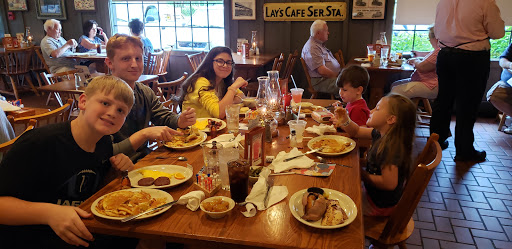 American Restaurant «Cracker Barrel Old Country Store», reviews and photos, 11000 Dixie Hwy, Louisville, KY 40272, USA