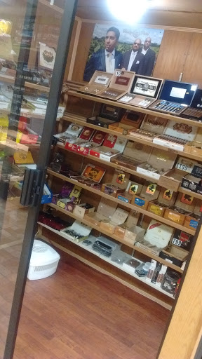 Tobacco Shop «G&S Smoke Shop», reviews and photos, 9163 W Union Hills Dr # 113, Peoria, AZ 85382, USA