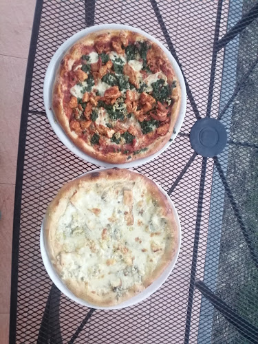 Pizza z kamenné pece - Pizzeria