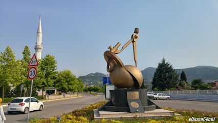 'Dünyanın Merkezi Burası' Anıtı