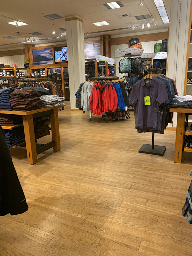 Clothing Store «Eddie Bauer», reviews and photos, 101 Hawthorn Center, Vernon Hills, IL 60061, USA