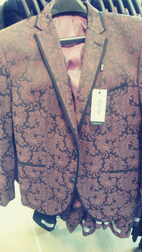 Clothing Store «K&G Fashion Superstore», reviews and photos, 3020 E 9th St, Oakland, CA 94601, USA