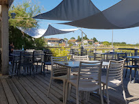 Atmosphère du Bar-restaurant à huîtres Le Parc des Graves à Mornac-sur-Seudre - n°9