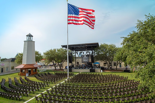 Outlet Mall «Shoreline Village Mall», reviews and photos, 886 Harbor Blvd, Destin, FL 32541, USA