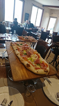 Pizza du Restaurant italien L'Ulivàia Antipasteria - Pizzeria - Lozanne - n°16