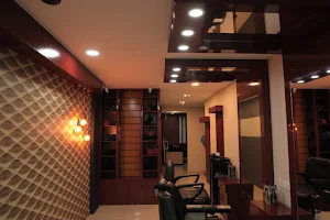 Reenz Vibrant Ladies Salon & Spa image