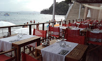 Atmosphère du Restaurant français Restaurant L'Escale - Restaurant de Plage à Rayol-Canadel-sur-Mer - n°13