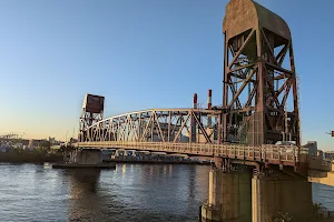Roosevelt Island Bridge image