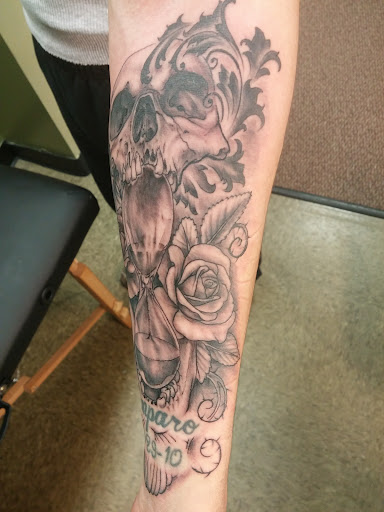 Explore bestfriend tattoos ideas, creative tattoo ideas in Saint Cloud, available at Wingnut Tattoo & Piercing Studio