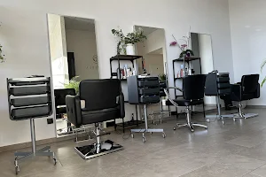 La Perla Beauty Salon image