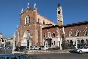 Basilica di Santa Teresa di Gesù Bambino image