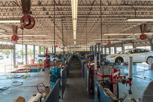 Daniels Tire Service image
