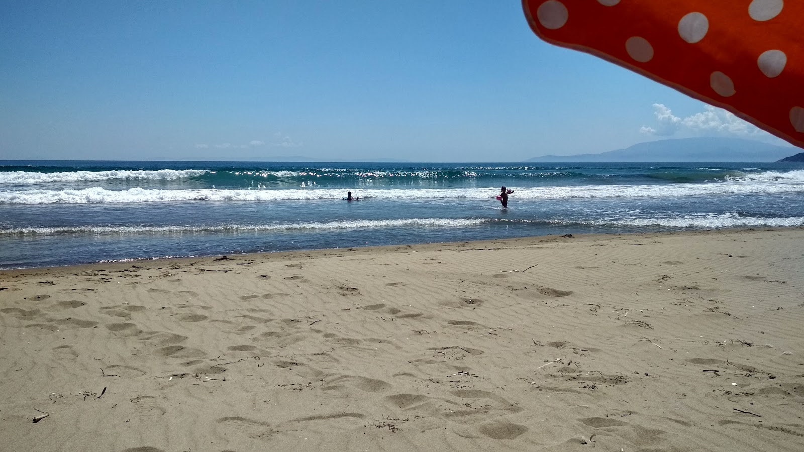 Photo de Paliopotamos beach avec l'eau bleu-vert de surface