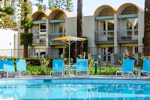 Howard Johnson by Wyndham Anaheim Hotel & Water Playground image