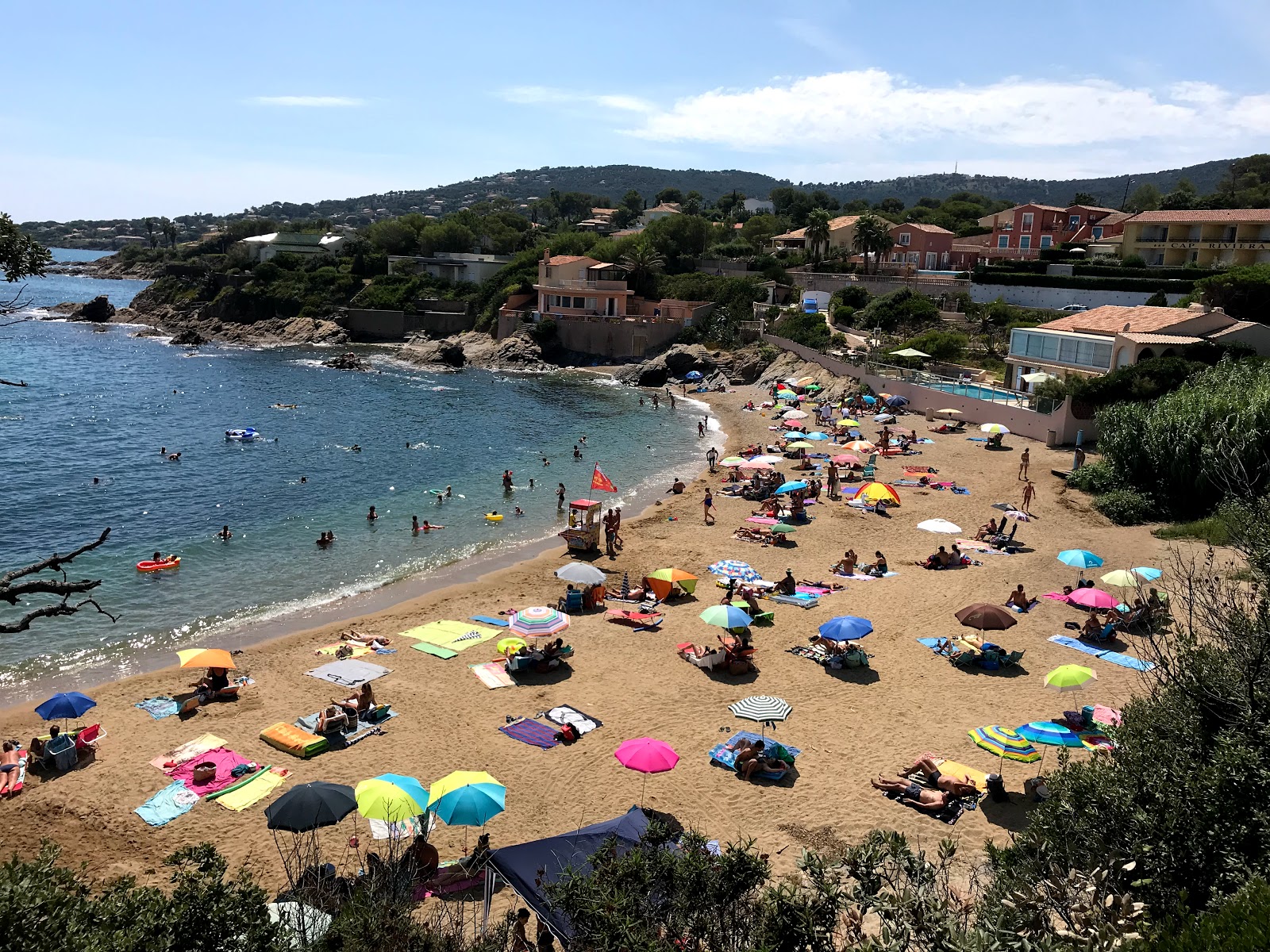 Fotografija Grand Boucharel beach z svetel pesek površino