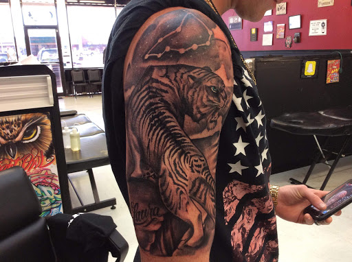 Tattoo Shop «Nite Owl Tattoo Studio», reviews and photos, 7121 W US Hwy 90 #230, San Antonio, TX 78227, USA