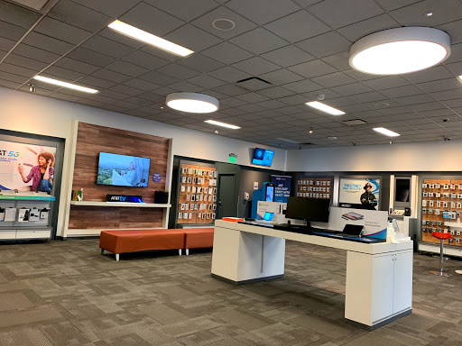 Cell Phone Store «AT&T», reviews and photos, 3014 Bardstown Rd, Louisville, KY 40205, USA