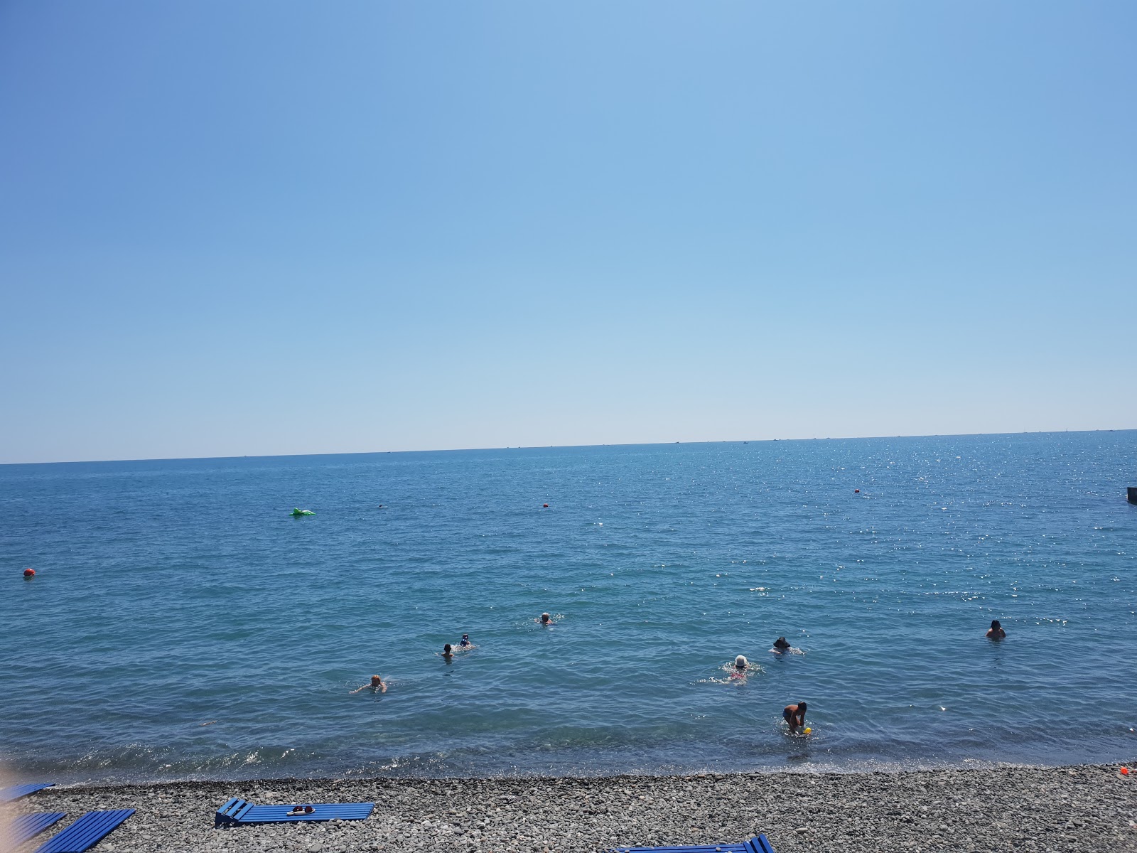 Foto di Zolotoy Kolos beach e l'insediamento