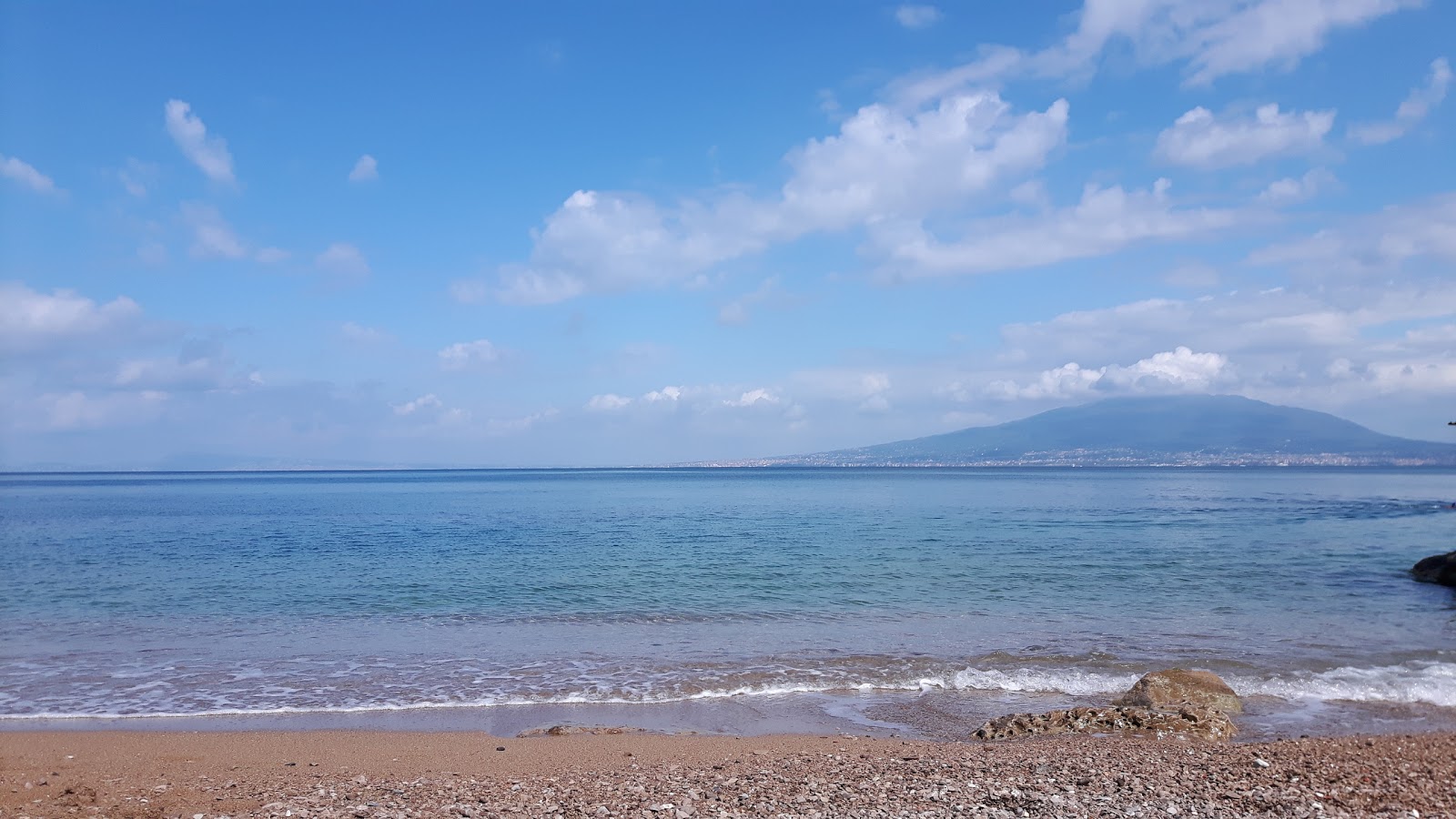 Foto von Spiaggia Seiano und die siedlung