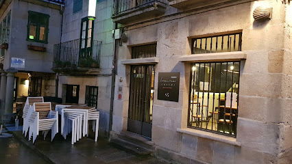 Restaurante Loaira - Praza da Leña, 1, 36002 Pontevedra, Spain