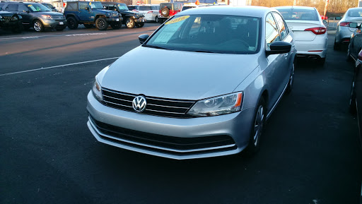 Used Car Dealer «Alines Used Cars», reviews and photos, 412 Medford Ave, Patchogue, NY 11772, USA