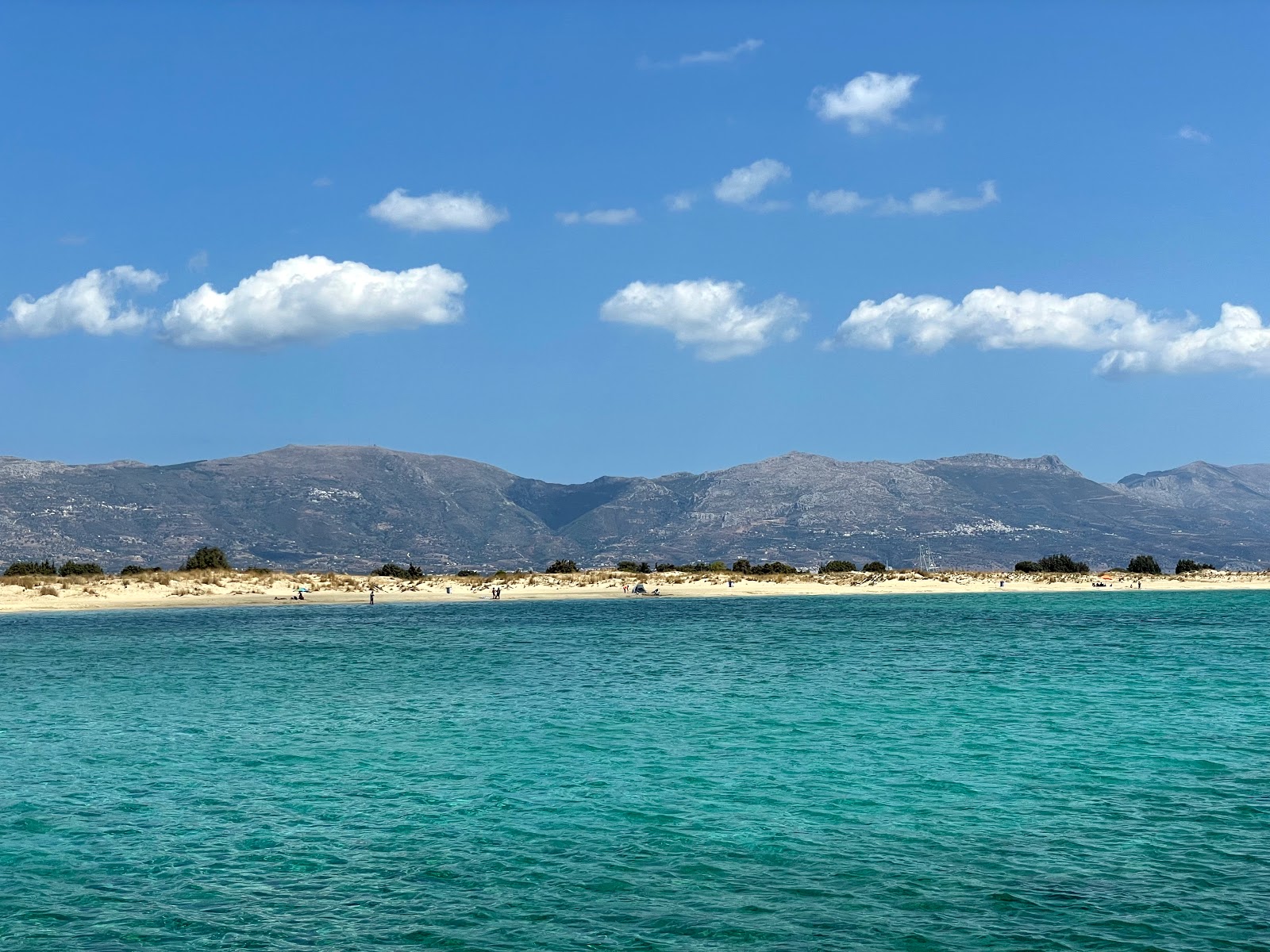 Foto von Pouda beach befindet sich in natürlicher umgebung