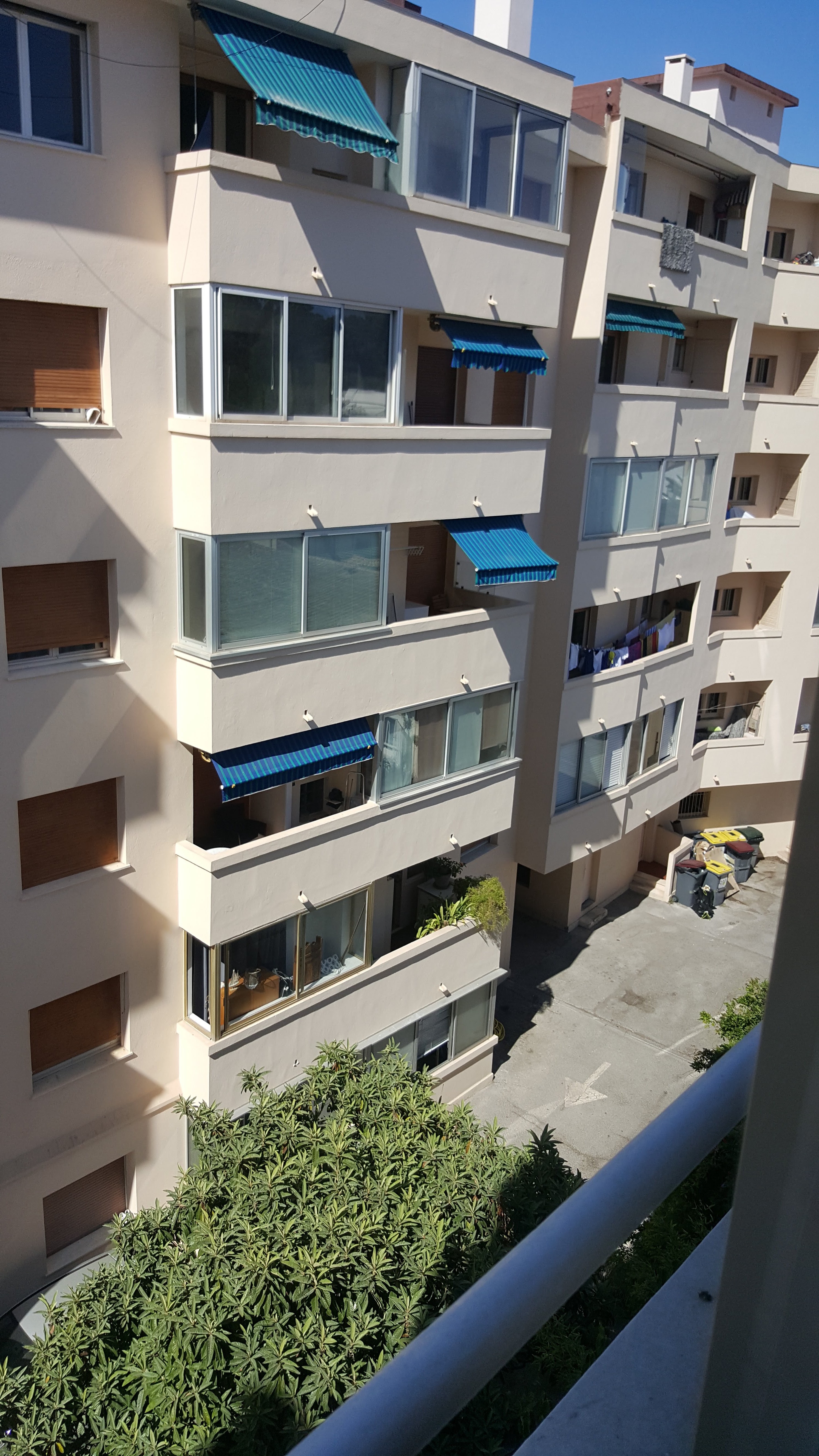 Photo n° 30 de l'avis de Raffles.u fait le 14/08/2017 à 14:06