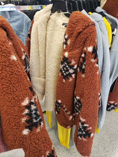 Clothing Store «Ross Dress for Less», reviews and photos, 5635 Woodruff Ave, Lakewood, CA 90713, USA